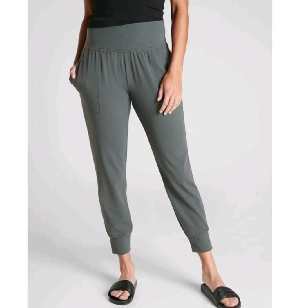 Athleta Salutation Jogger Pants NWT Size ST Athletic Stretch Yoga Pockets
